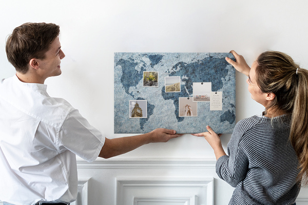 Tablero de anuncios mapa del mundo antiguo en tonos azules