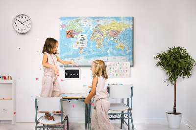 Tablero de anuncios mapa del mundo con los continentes coloreados