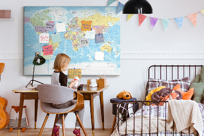 Tablero de anuncios mapa del mundo con los continentes coloreados