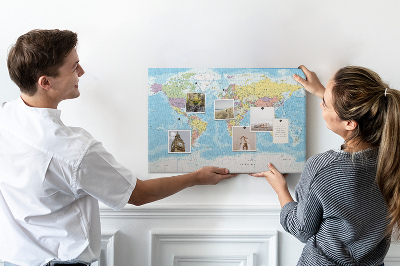 Tablero de anuncios mapa del mundo con los continentes coloreados