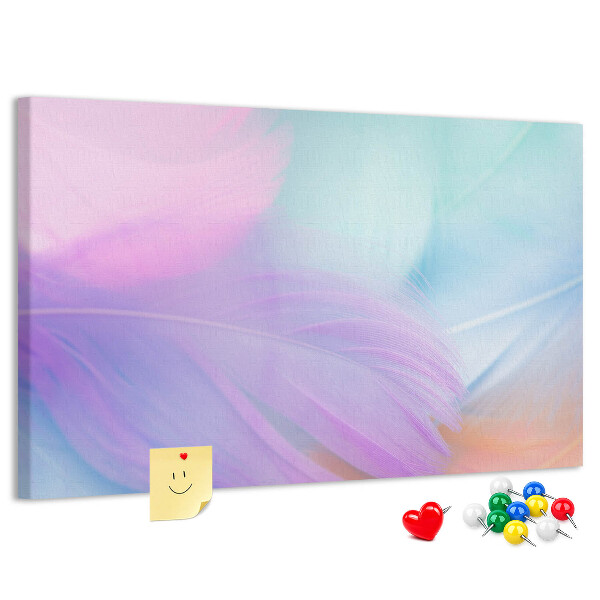 Tablero de anuncios con diseño de delicadas plumas en tonos pastel