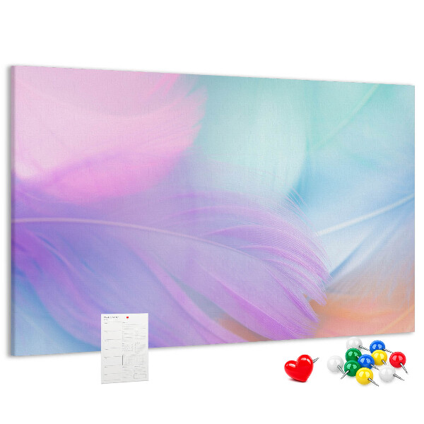 Tablero de anuncios con diseño de delicadas plumas en tonos pastel