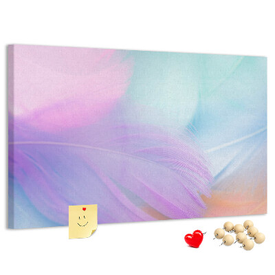 Tablero de anuncios con diseño de delicadas plumas en tonos pastel