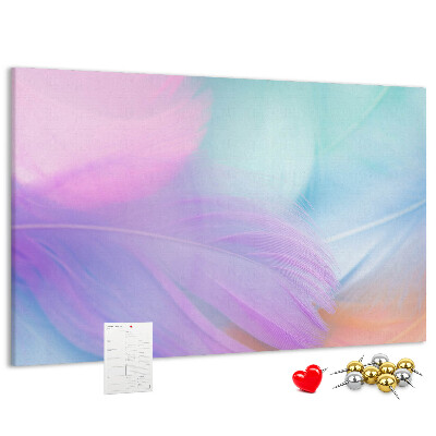 Tablero de anuncios con diseño de delicadas plumas en tonos pastel