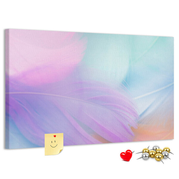 Tablero de anuncios con diseño de delicadas plumas en tonos pastel