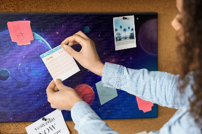 Pizarra de corcho con diseño de paisaje espacial de planetas y asteroides