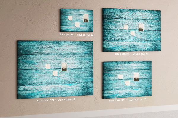 Tablero de corcho decorativo con diseño de tablones de madera en tonos verdes y azules