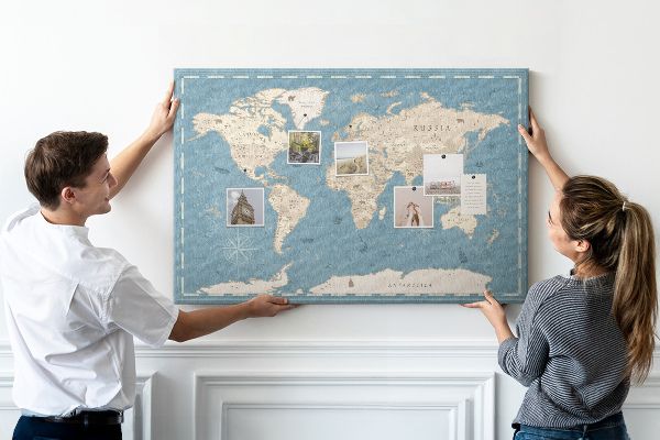 Pizarra de corcho mapa del viejo mundo con fondo delicado
