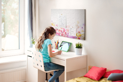 Tablero de corcho decorado con estampado floral en tonos pastel