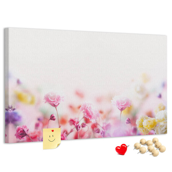 Tablero de corcho decorado con estampado floral en tonos pastel
