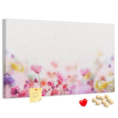 Tablero de corcho decorado con estampado floral en tonos pastel