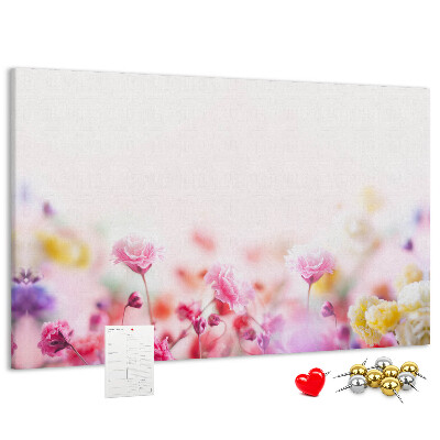 Tablero de corcho decorado con estampado floral en tonos pastel
