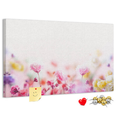 Tablero de corcho decorado con estampado floral en tonos pastel