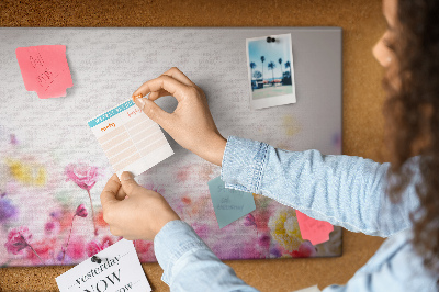 Tablero de corcho decorado con estampado floral en tonos pastel