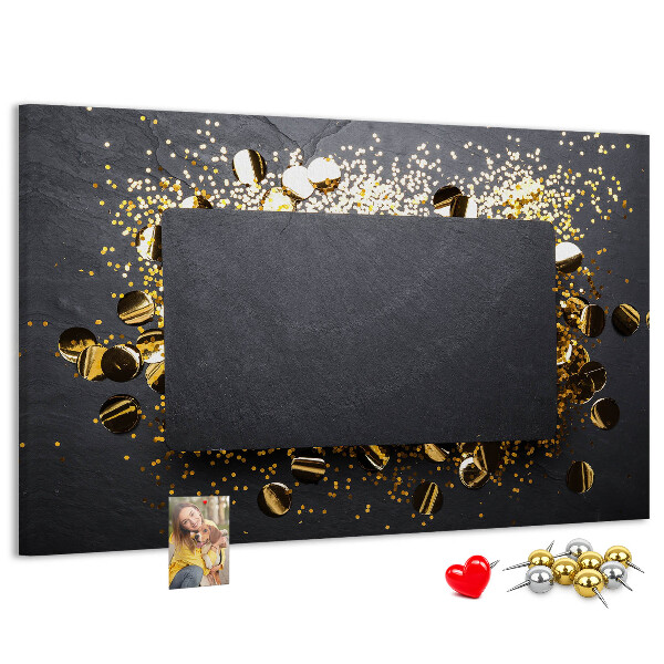 Tablero de anuncios con diseño de confeti dorado sobre fondo negro