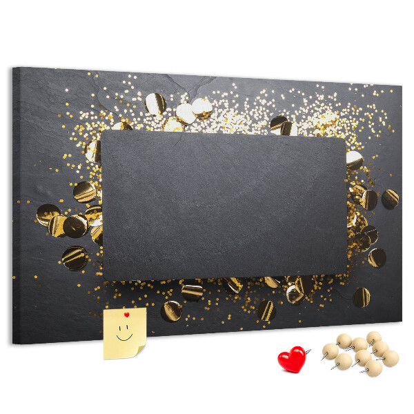 Tablero de anuncios con diseño de confeti dorado sobre fondo negro