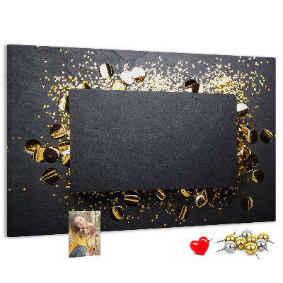 Tablero de anuncios con diseño de confeti dorado sobre fondo negro