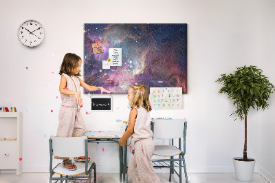 Tablero de corcho decorado con diseño de paisaje espacial de estrellas y nebulosas