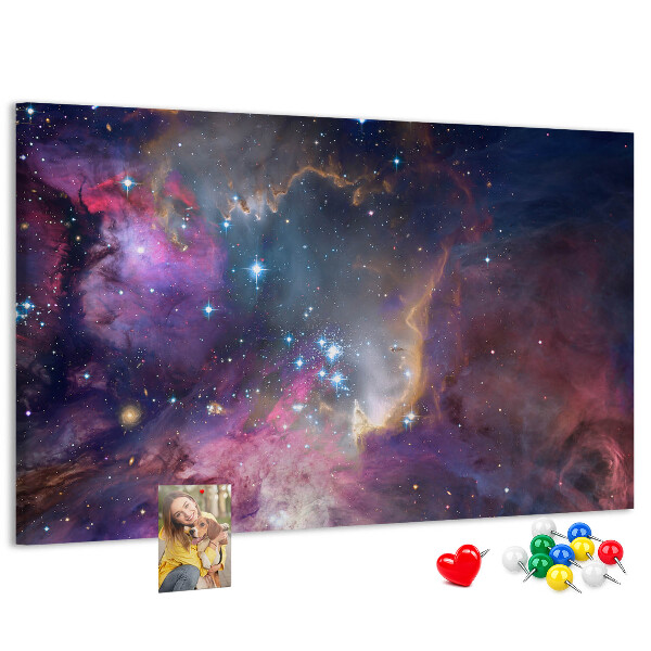 Tablero de corcho decorado con diseño de paisaje espacial de estrellas y nebulosas