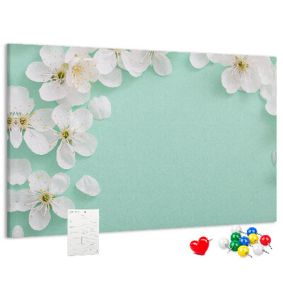 Tablero de corcho decorativo con motivos florales sobre fondo pastel