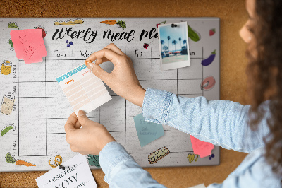 Tablero de corcho decorado para organizar el plan de comidas semanal