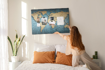 Pizarra de corcho diseño de mapa del mundo antiguo con brújula