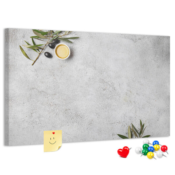 Tablero de anuncios toques naturales sobre fondo gris