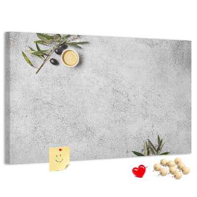 Tablero de anuncios toques naturales sobre fondo gris