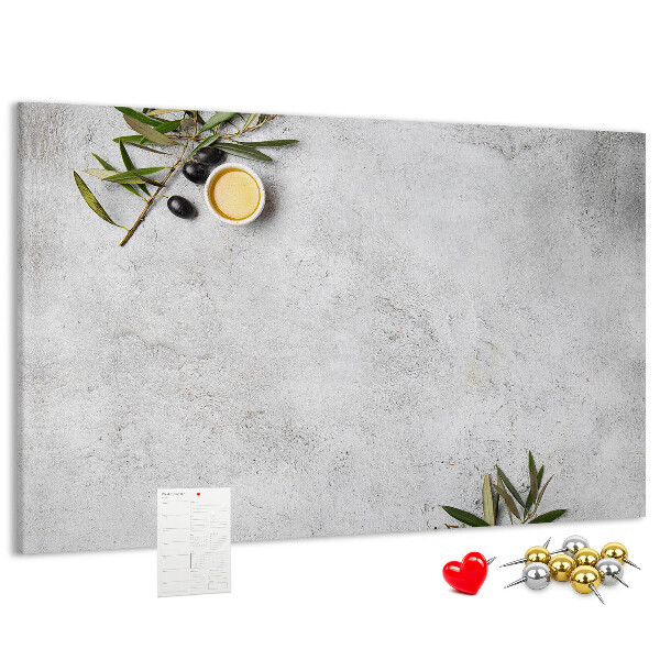 Tablero de anuncios toques naturales sobre fondo gris