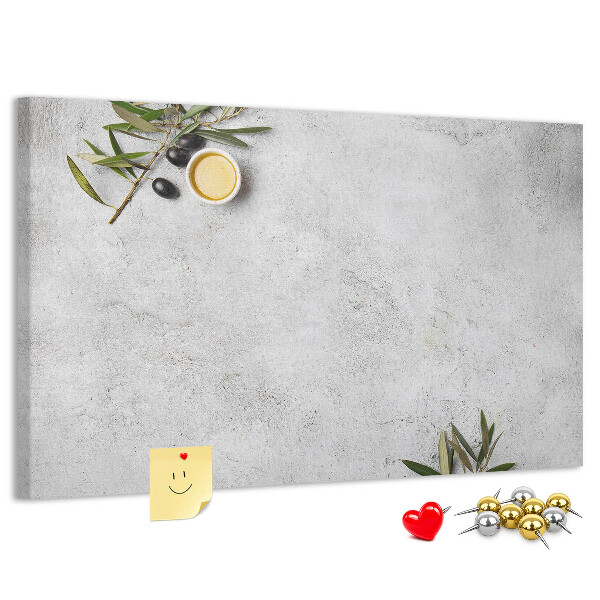 Tablero de anuncios toques naturales sobre fondo gris