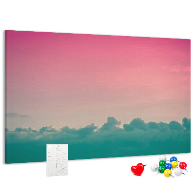 Pizarra de corcho con diseño de atardecer sobre las nubes en tonos pastel