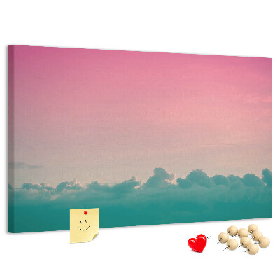 Pizarra de corcho con diseño de atardecer sobre las nubes en tonos pastel