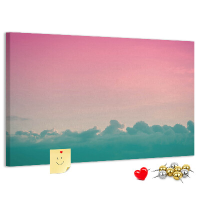 Pizarra de corcho con diseño de atardecer sobre las nubes en tonos pastel