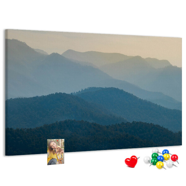 Tablero de corcho decorativo con diseño de paisaje de montaña en tonos delicados
