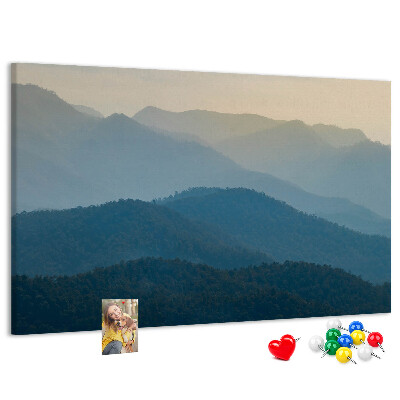 Tablero de corcho decorativo con diseño de paisaje de montaña en tonos delicados