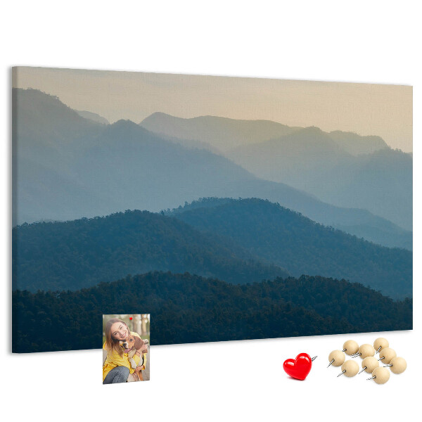 Tablero de corcho decorativo con diseño de paisaje de montaña en tonos delicados