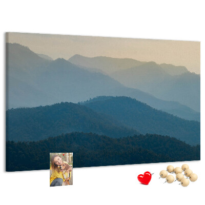 Tablero de corcho decorativo con diseño de paisaje de montaña en tonos delicados