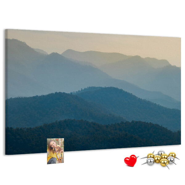Tablero de corcho decorativo con diseño de paisaje de montaña en tonos delicados