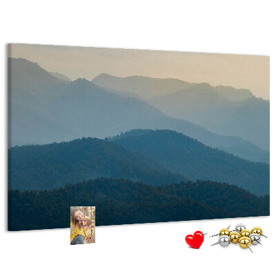 Tablero de corcho decorativo con diseño de paisaje de montaña en tonos delicados