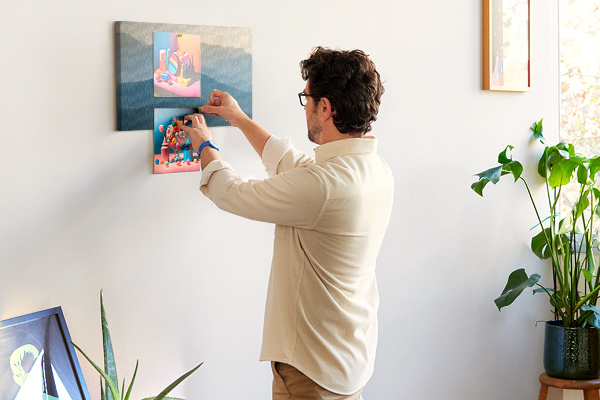 Tablero de corcho decorativo con diseño de paisaje de montaña en tonos delicados