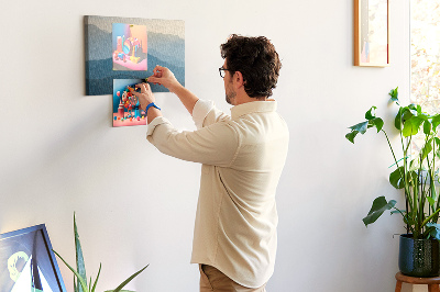 Tablero de corcho decorativo con diseño de paisaje de montaña en tonos delicados