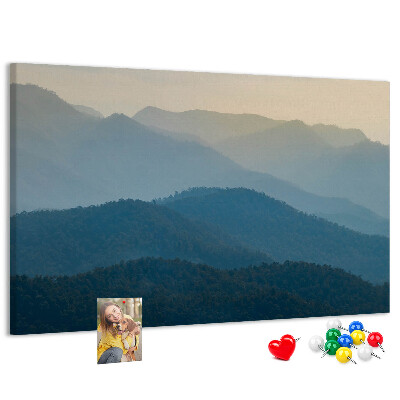 Tablero de corcho decorativo con diseño de paisaje de montaña en tonos delicados