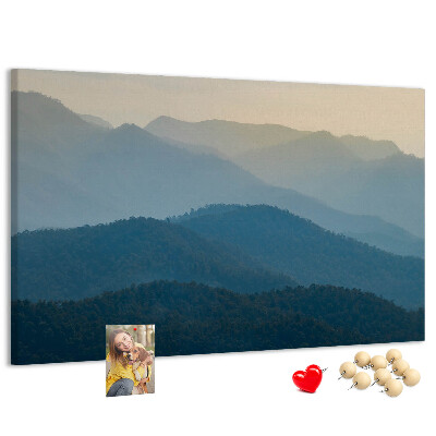 Tablero de corcho decorativo con diseño de paisaje de montaña en tonos delicados