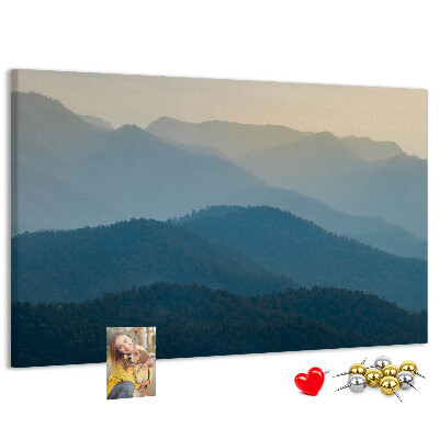 Tablero de corcho decorativo con diseño de paisaje de montaña en tonos delicados