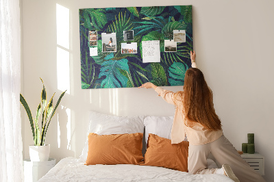 Tablero de corcho decorativo con diseño de hojas tropicales sobre fondo oscuro