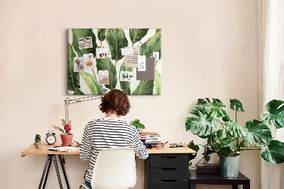 Tablero de anuncios diseño de hojas tropicales en tonos verdes