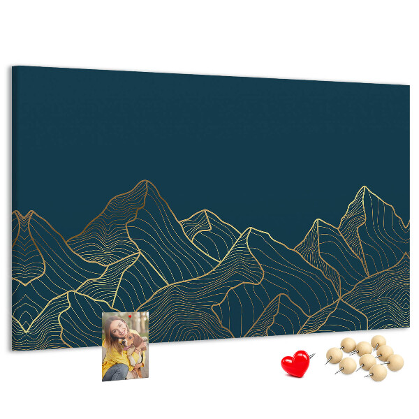 Tablero de corcho decorado con diseño de montañas en tonos dorados sobre fondo oscuro