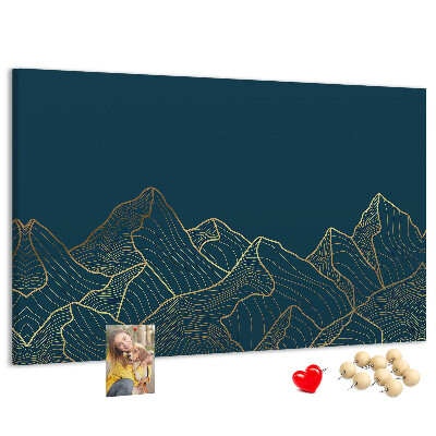 Tablero de corcho decorado con diseño de montañas en tonos dorados sobre fondo oscuro