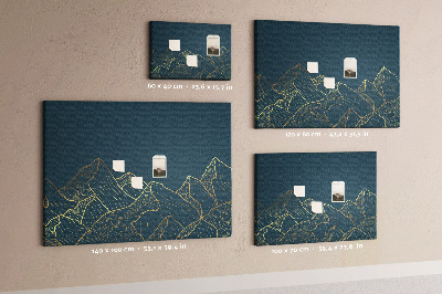 Tablero de corcho decorado con diseño de montañas en tonos dorados sobre fondo oscuro