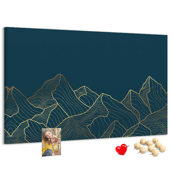 Tablero de corcho decorado con diseño de montañas en tonos dorados sobre fondo oscuro